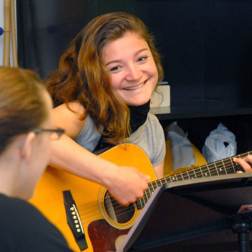 2011: Musikunterricht mit Gesang und Gitarrenspiel am PH-Standort Bellerive.