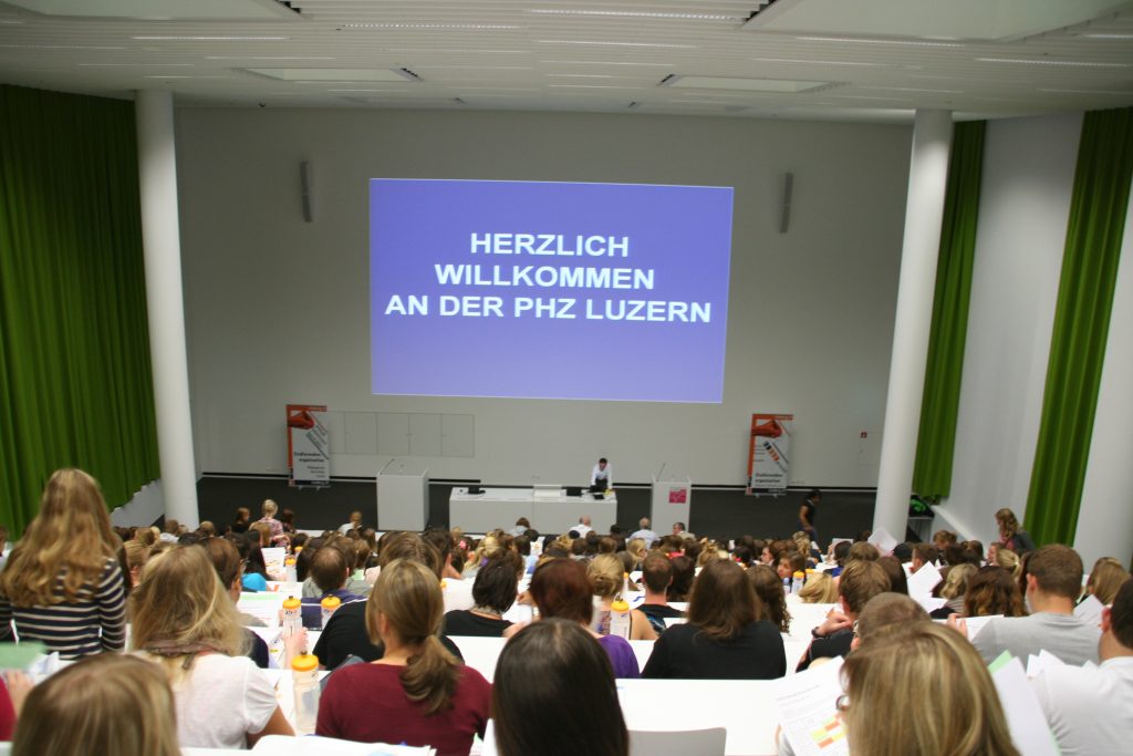 2011: Begrüssung der PHZ Luzern im neuen Uni/PH-Gebäude.