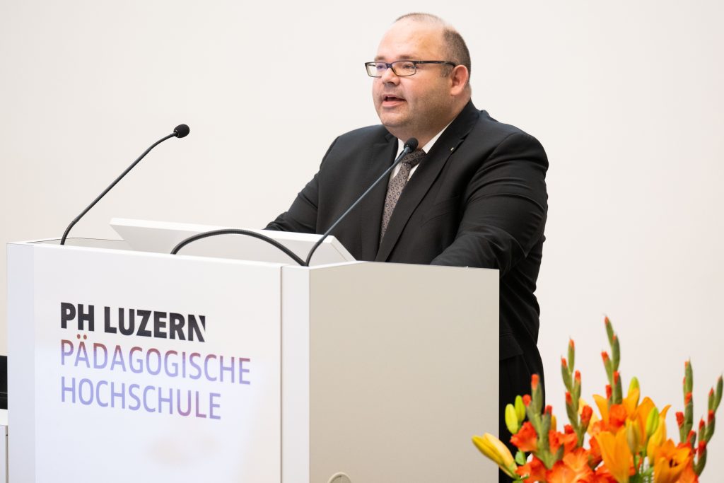 Bildungsdirektor Armin Hartmann wünschte der PH Luzern nur das Beste für die Zukunft.